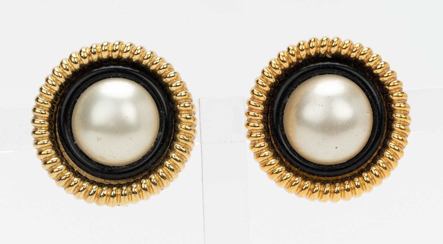 Chanel 70s Vintage Pearl Clip Earrings~P77666595