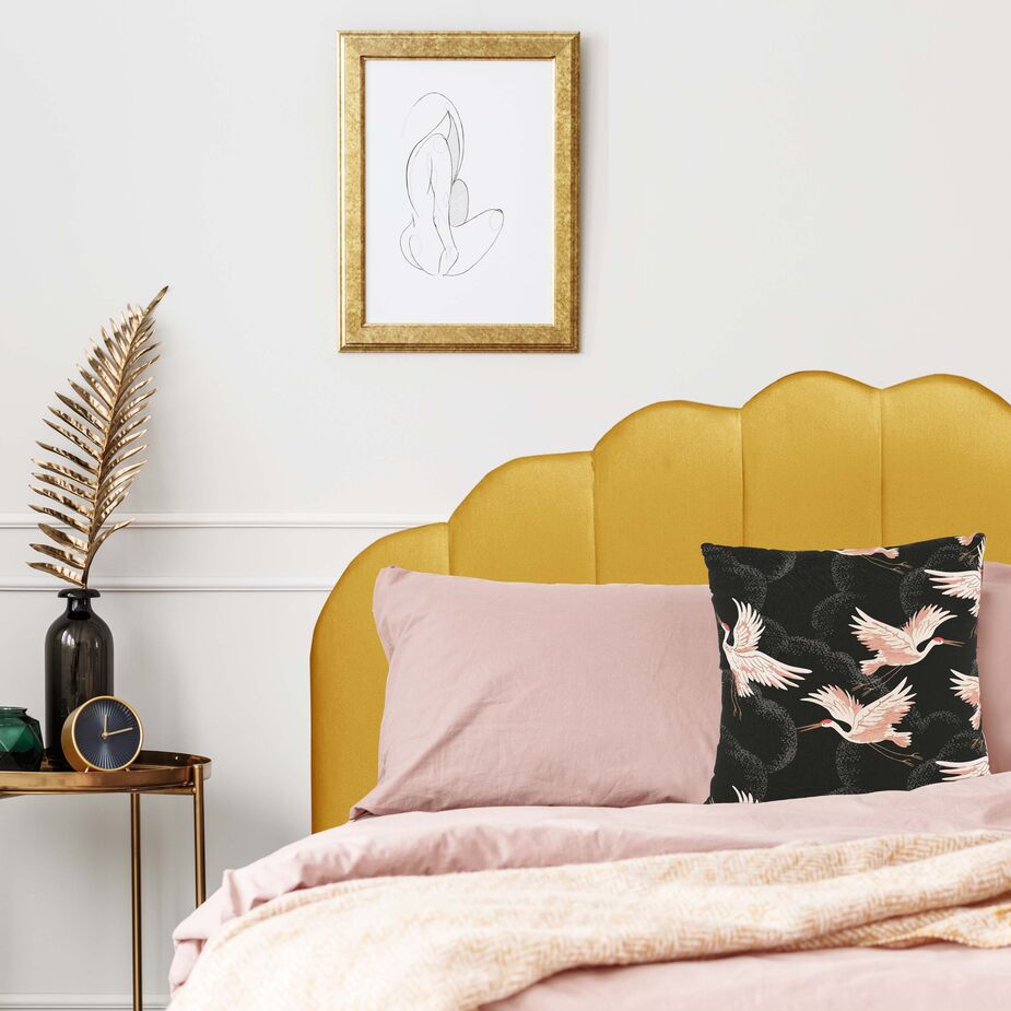 With tiered arches complementing clean lines, the Isabella Bed wears its Deco influences proudly. The golden bracket feet and the satiny yellow upholstery underscore the luxe vibe. 
