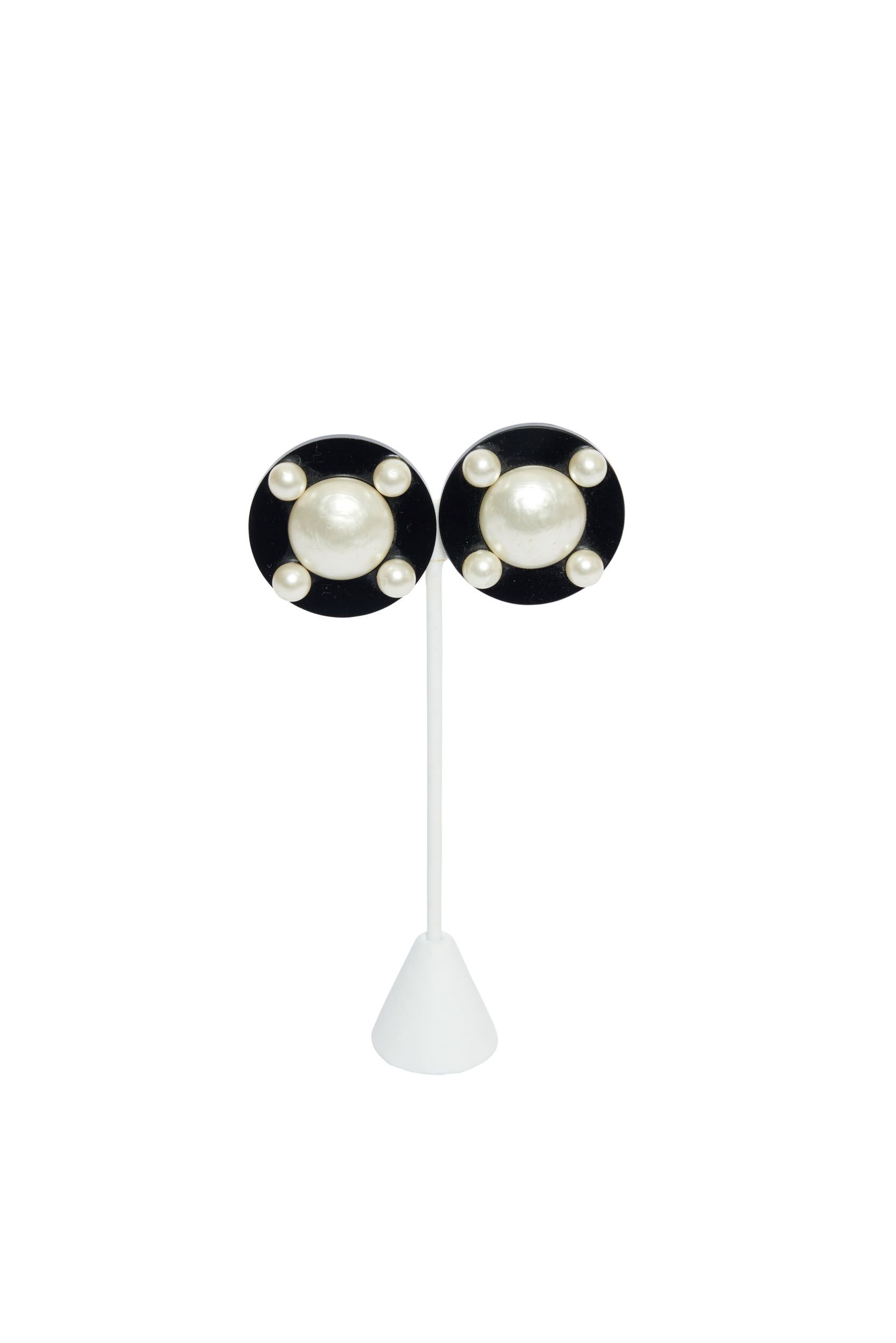 Chanel Black Enamel and Pearls Earrings~P77645652