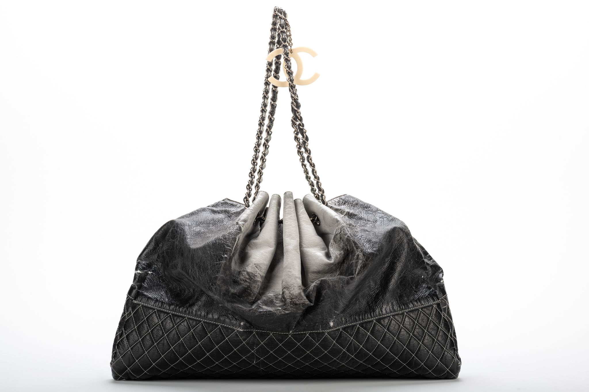GABRIELLE de CHANEL large hobo bag IN BLACK DEGRADE LEATHER Patent