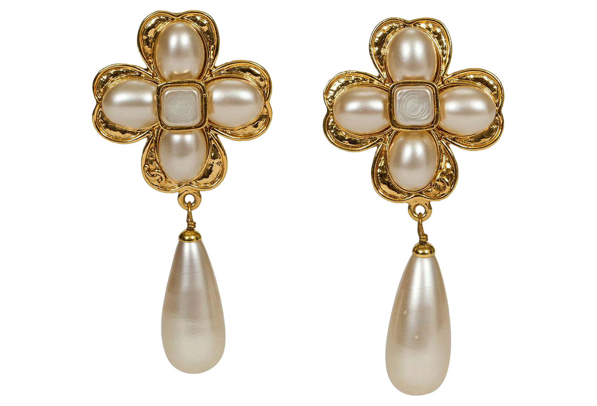 Chanel Clover Flower Pearl Earrings~P76927359