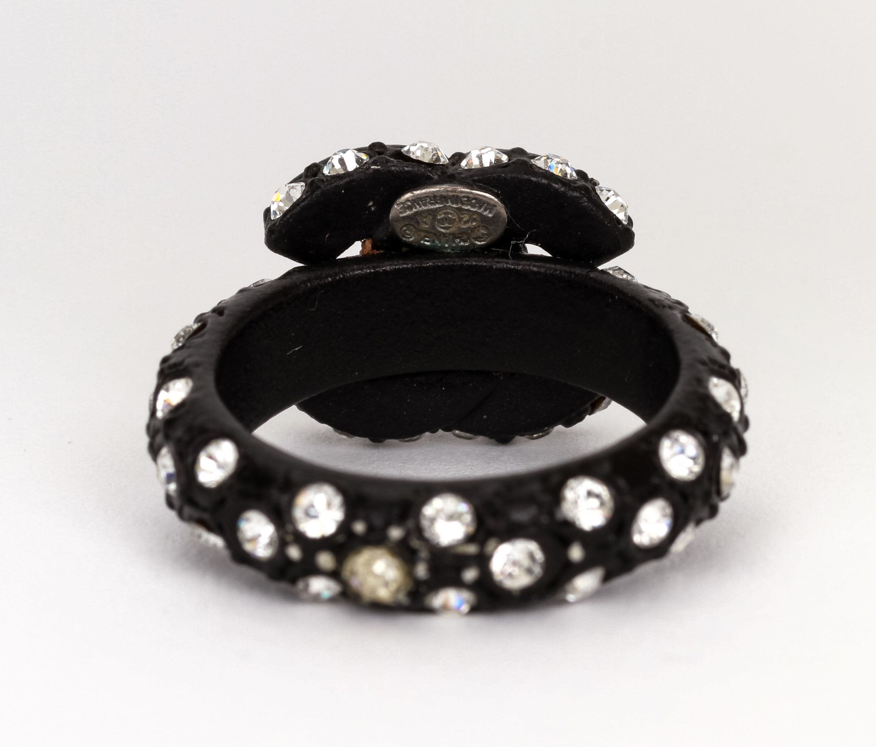 Chanel ring CC black metal rhinestones
