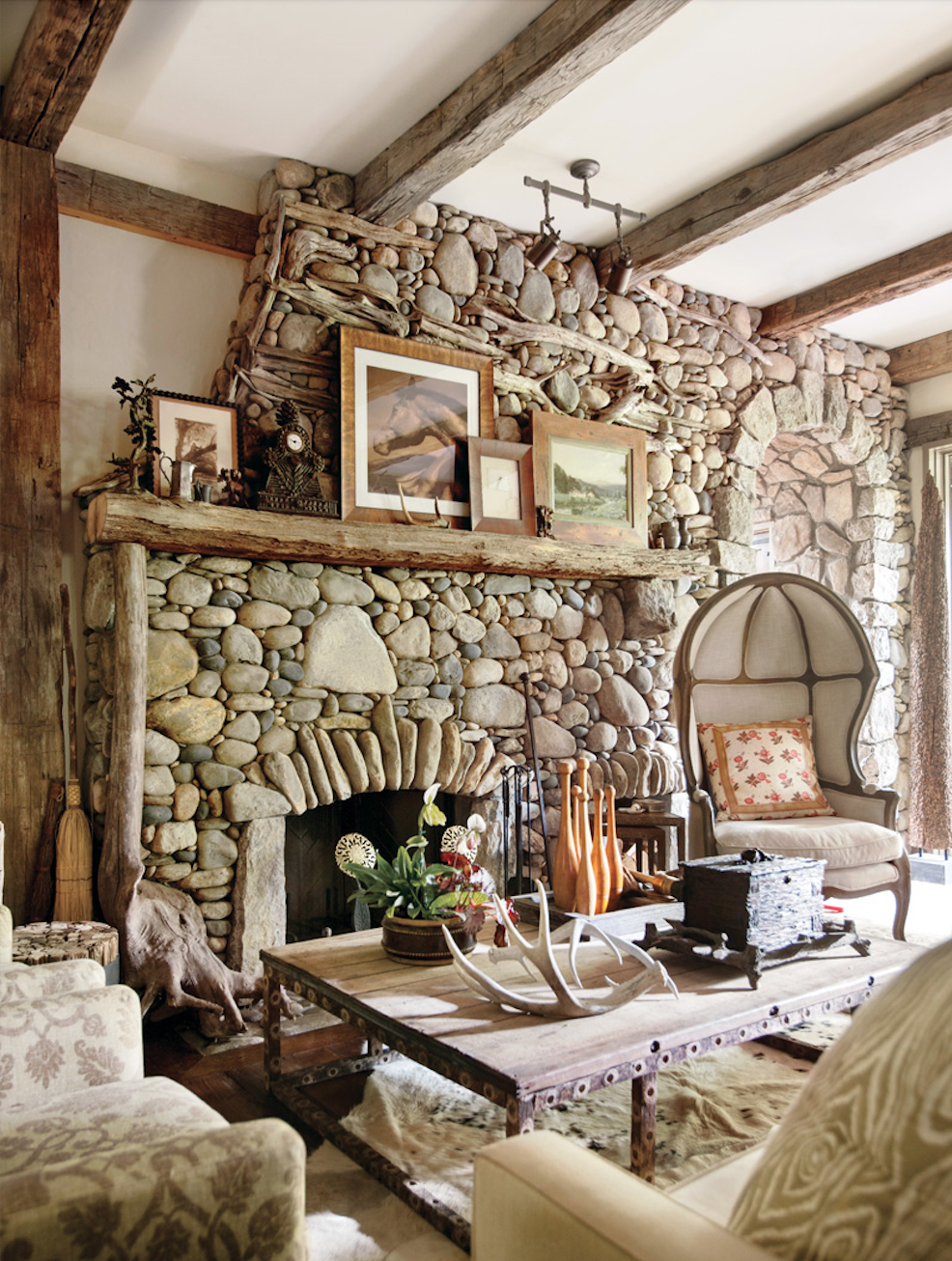 The asymmetry of the stonework and the mantel display adds to the room’s cosiness—or as they might say in the Black Forest, its gemütlichkeit.
