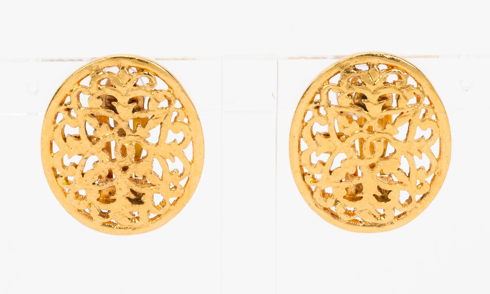 Chanel 80 Perforated Oval Clip Earrings~P77590345
