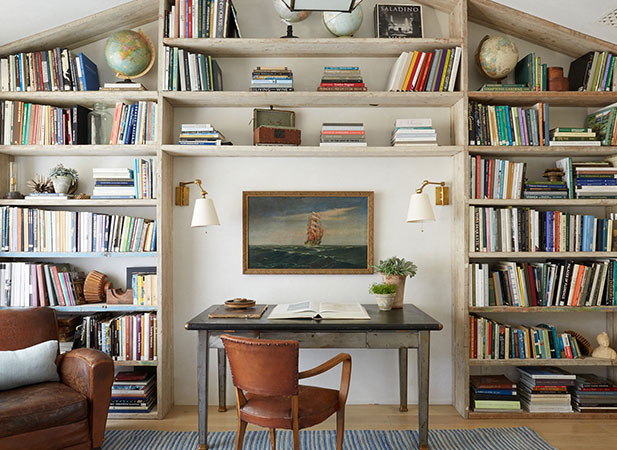 There’s no ideal ratio of books to objets, but there are guidelines to help you style shelves that work for you.  
