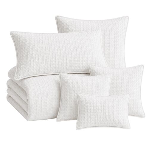 Alveare 8-Piece Coverlet Bed Set Alveare 8-Piece Coverlet Bed Set