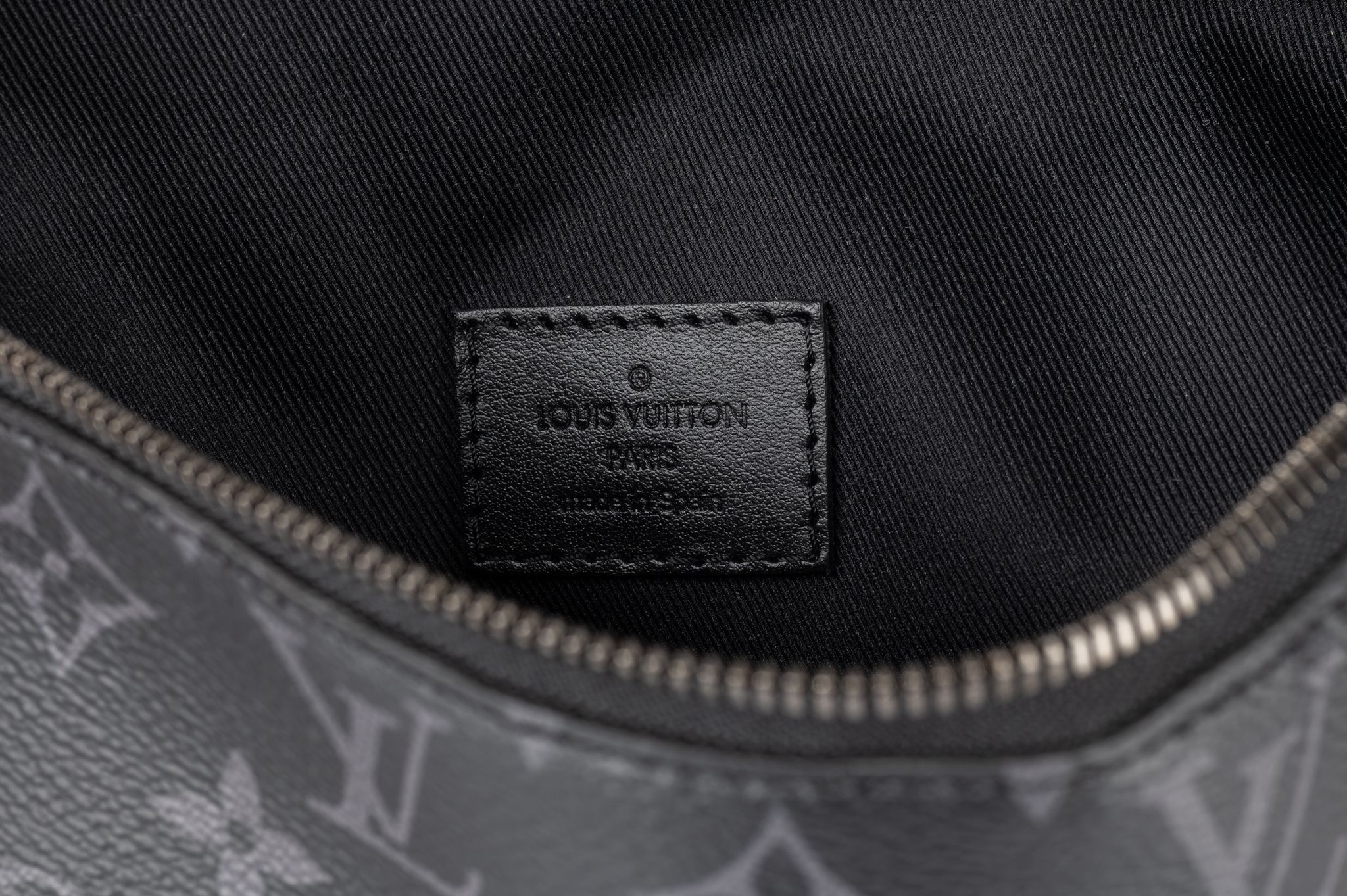 RARE Louis Vuitton Discovery Bumbag Monogram Eclipse Canvas-new