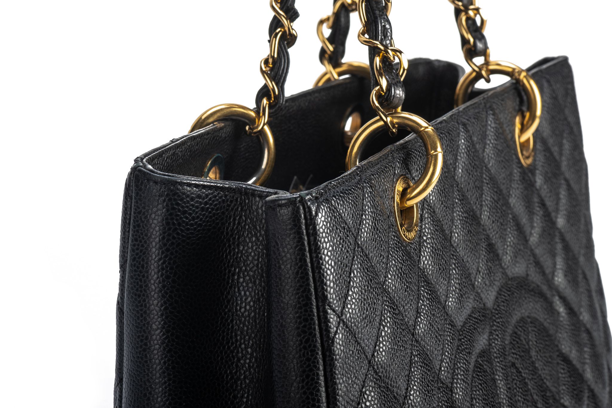 caviar quilted grand shopping tote gst black
