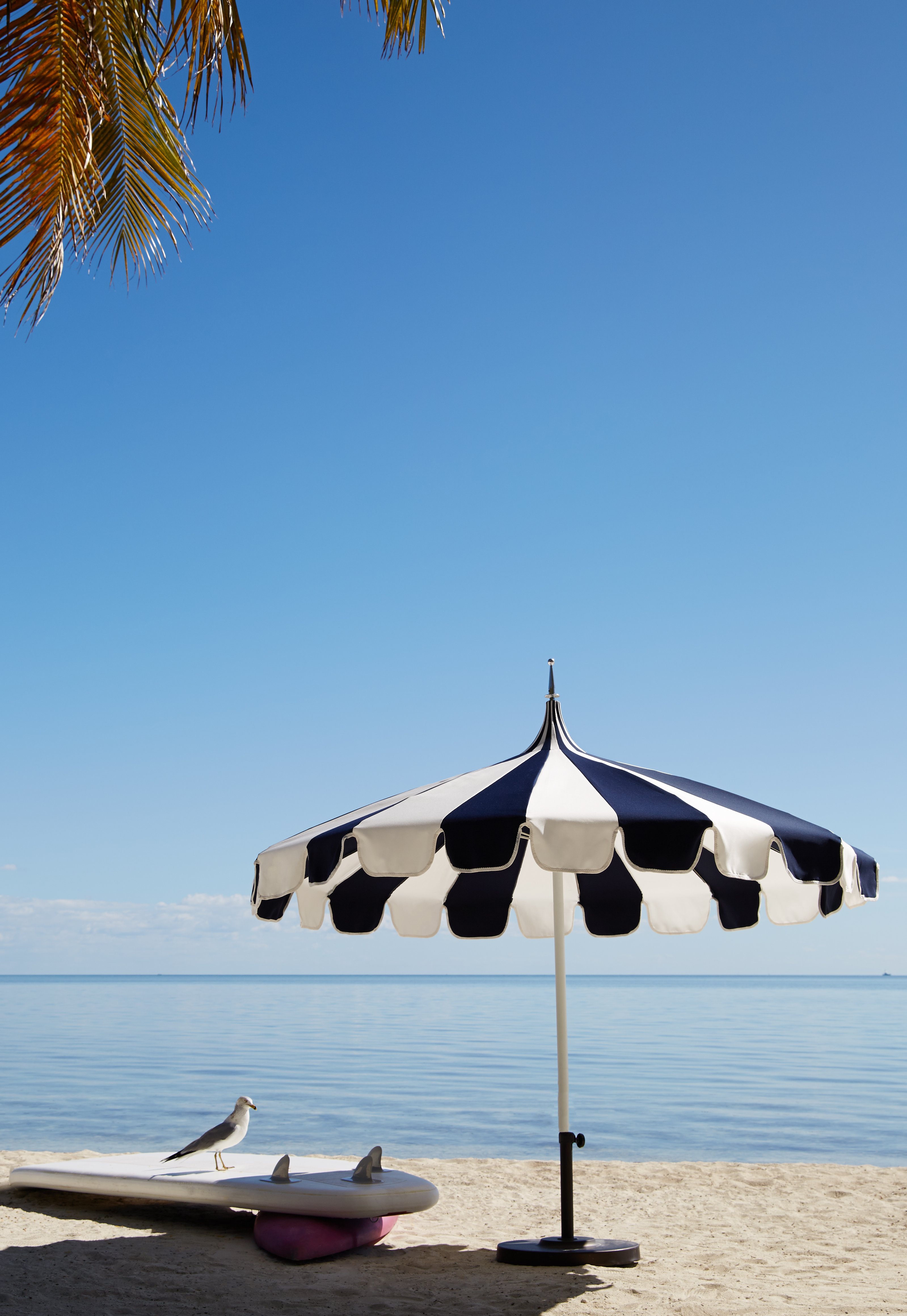 1 2 patio umbrella with hoo Outsunny UPF 30 Vented Half Patio Umbrella with Crank & Tilt, Cream White