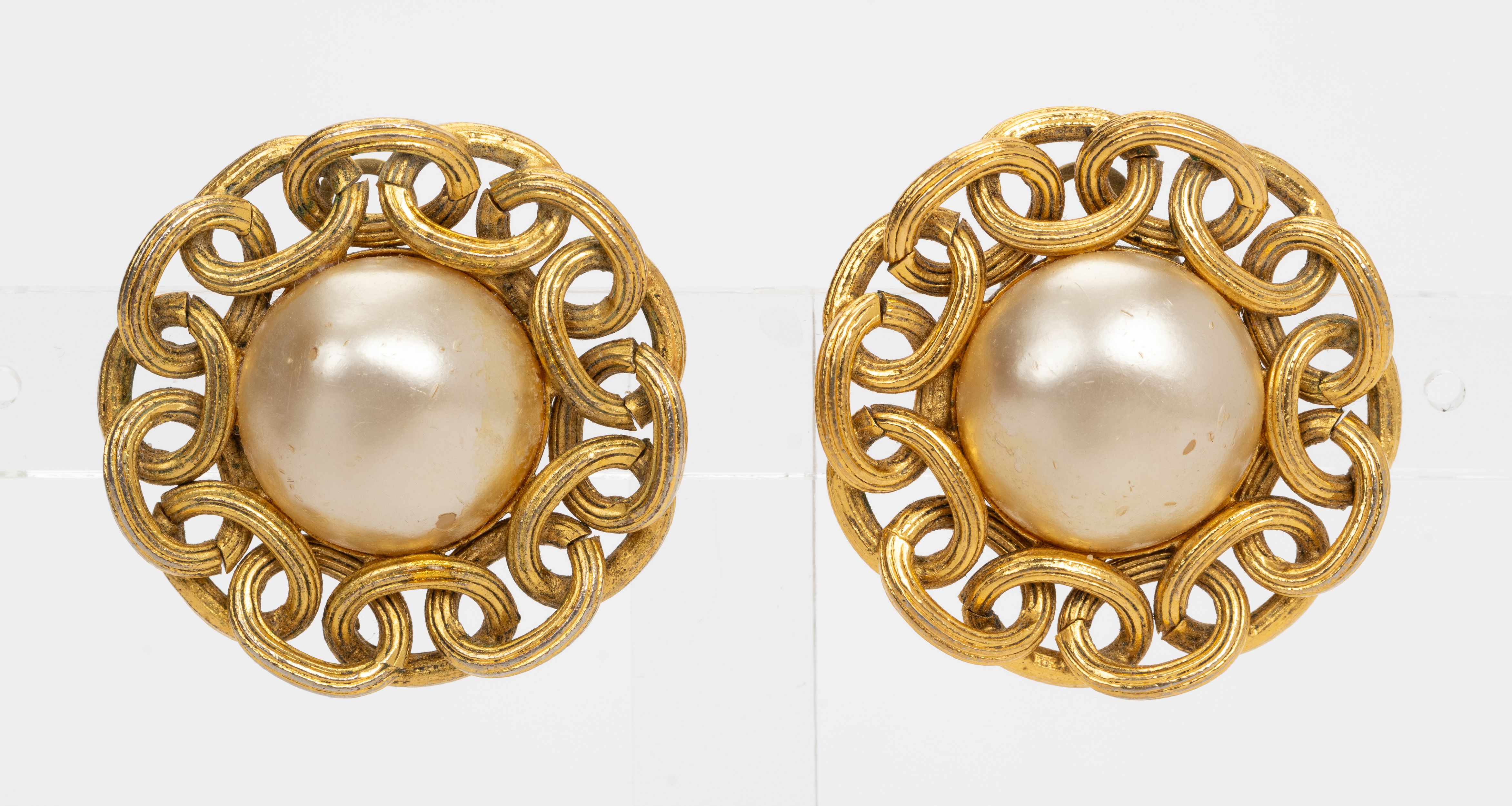 Chanel 80s Faux Pearl Clip Earrings~P77688766