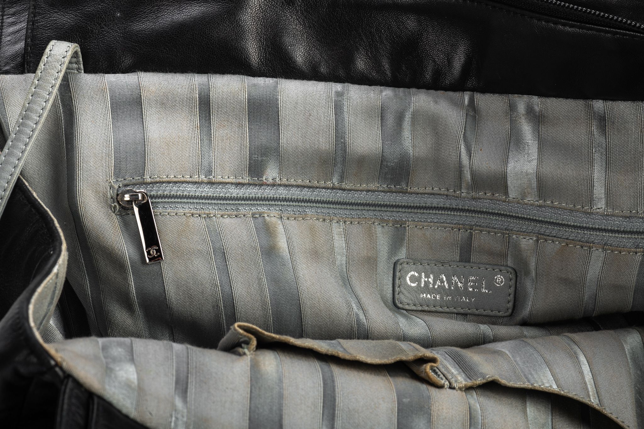 Chanel Black CC Logo Discs Shoulder Bag - Vintage Lux