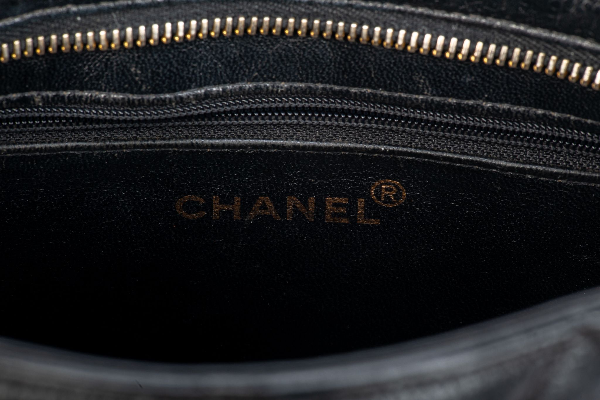 Chanel 1997-1999 Black Caviar Tote Handbag – AMORE Vintage Tokyo
