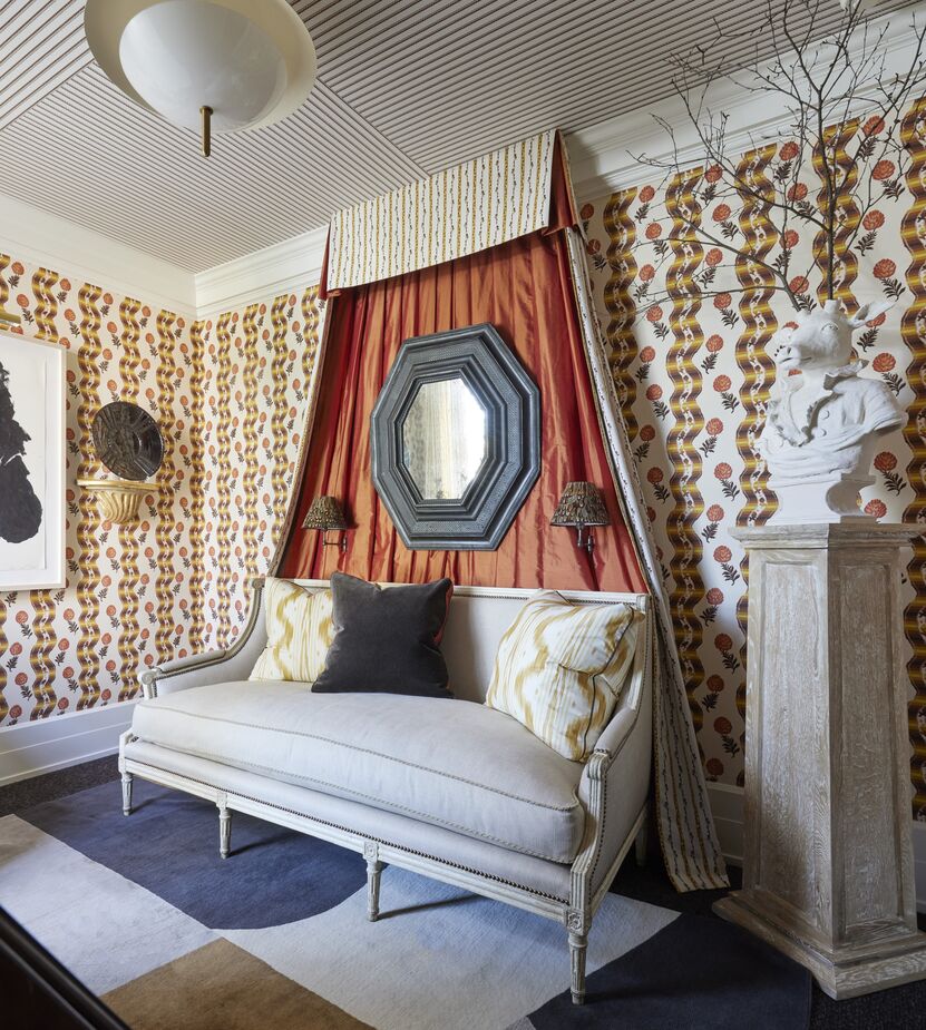 Lee Radziwell’s London apartment inspired James Thomas Interiors to create a retreat both stately and serene. The tester makes the settee worthy of royalty. The lined wallpaper on the ceiling and the geometric rug ensure that the room remains of the moment. Photo by Werner Straube Photography.
 
