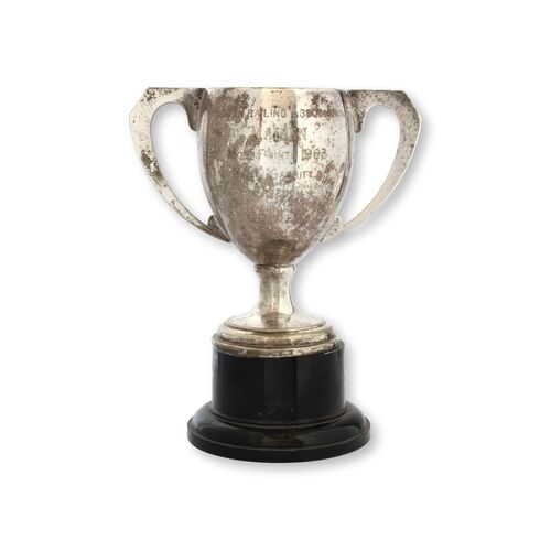 1983 English Hunting Dog Trophy~P77719175