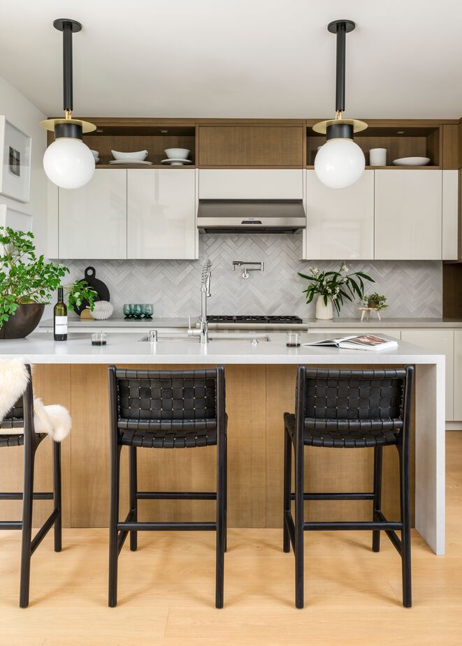 The neutral palette continues into the family’s eating space.
