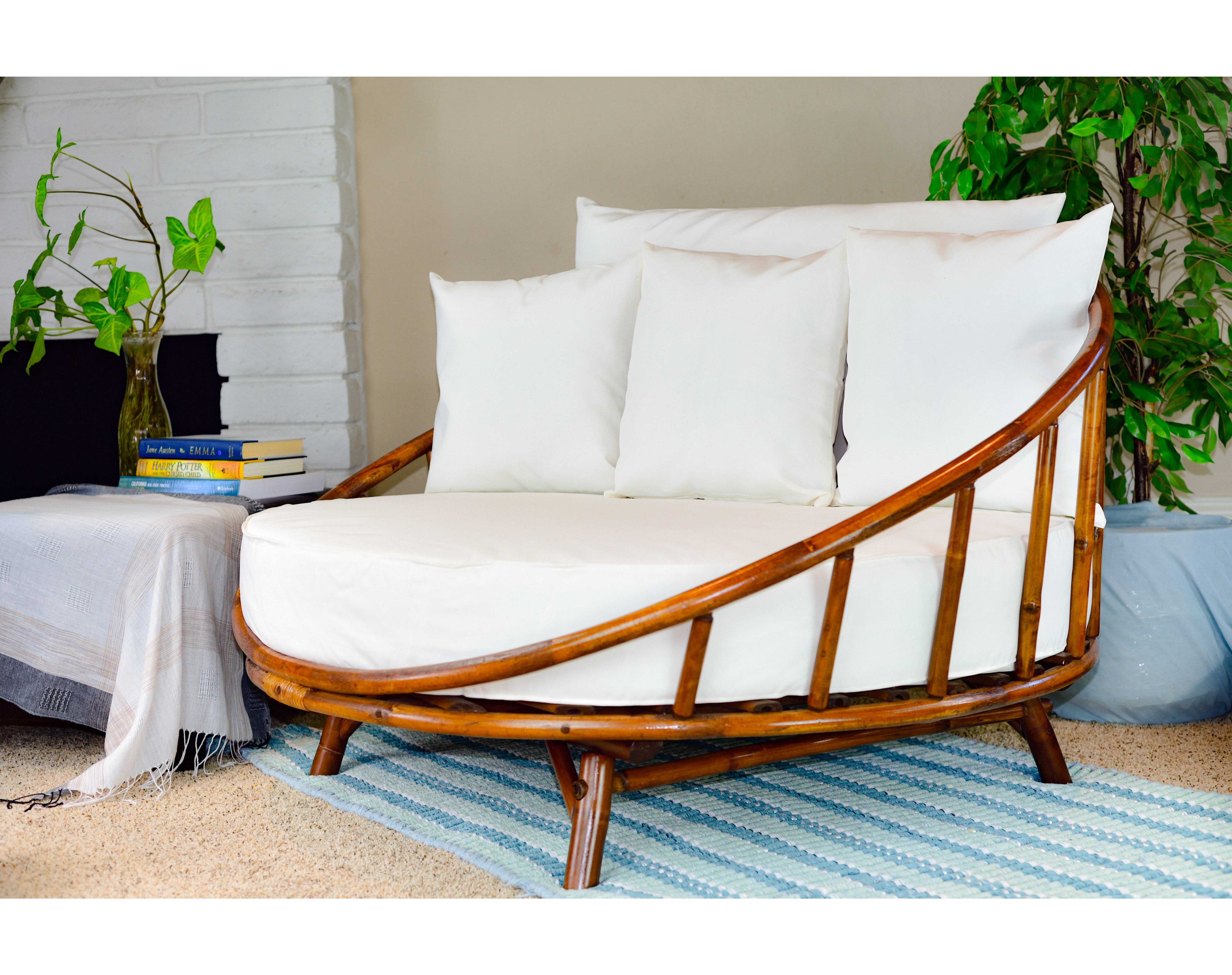 Olu bamboo round patio deals daybed with cushions