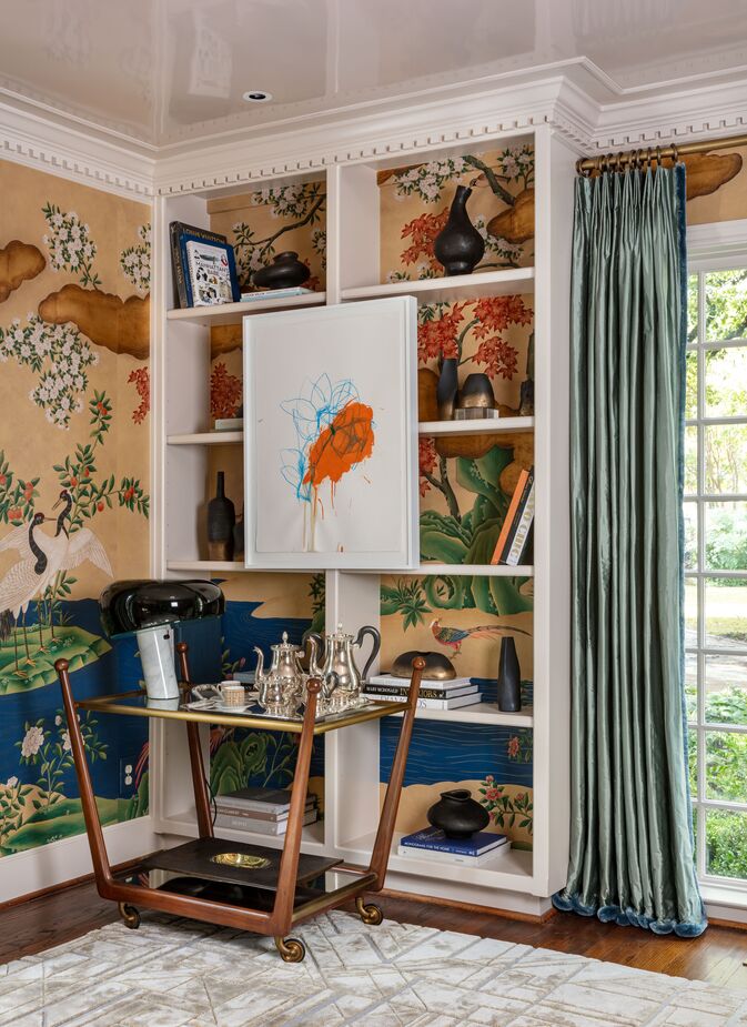 The Kano Garden wall covering by Gracie, based by an antique Japanese screen, wraps around this living room by Laura Lee Clark. The shelving doesn’t interrupt the wallpaper’s flow; instead the mural covers the backs of the bookcase. “The scattered pools of deep cobalt blue anchor the room, as the high gloss ceiling lifts the intimate space,” Laura says.
