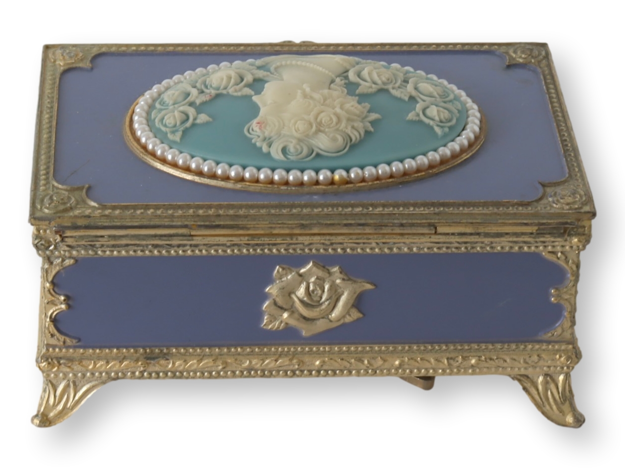 Cameo "Wind Beneath My Wings" Music Box~P77704769
