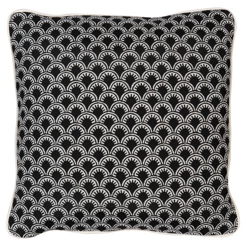 Scallop Outdoor Pillow, Black/White~P77650073
