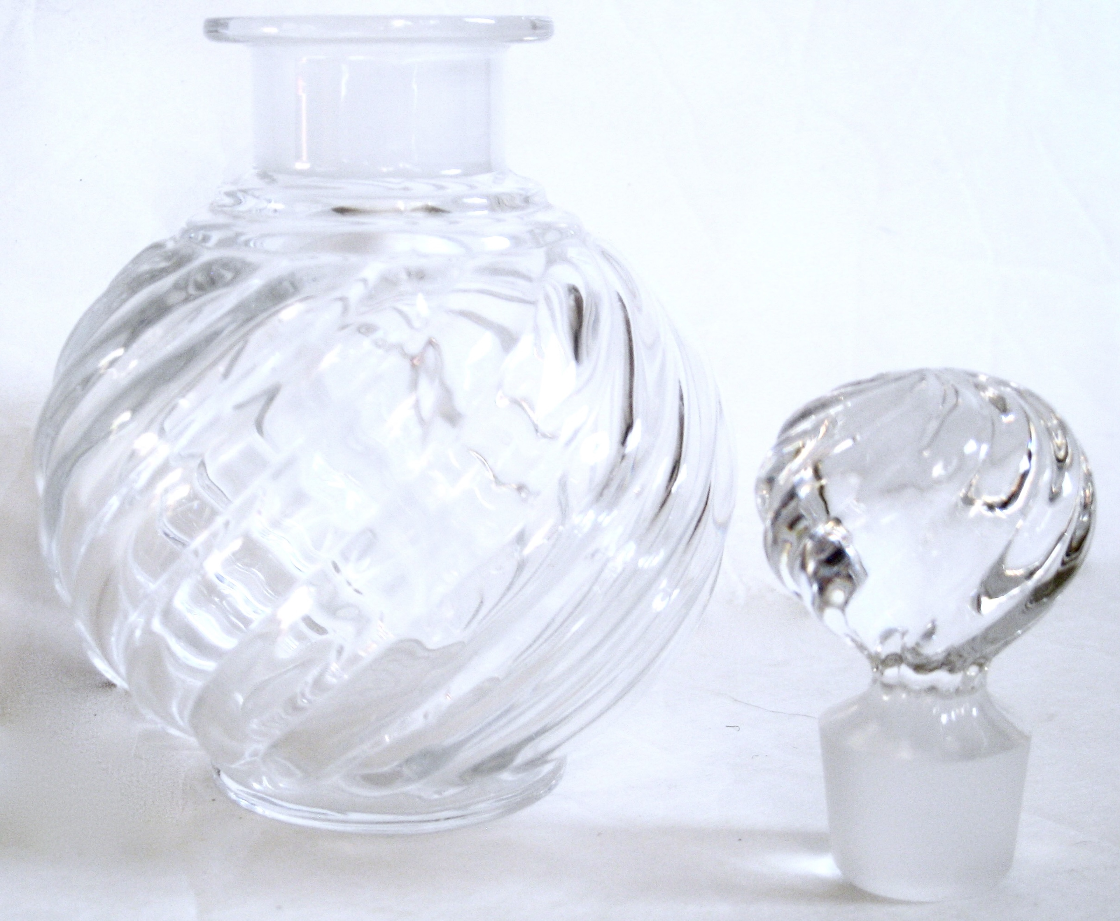 Baccarat Swirl Perfume Bottle~P77682345