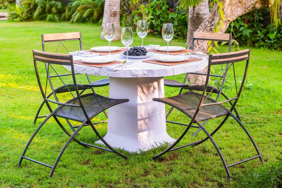 Though designed for outdoors, Lauren’s Monolith Dining Table and Vista Garden Dining Chairs work equally well inside.
