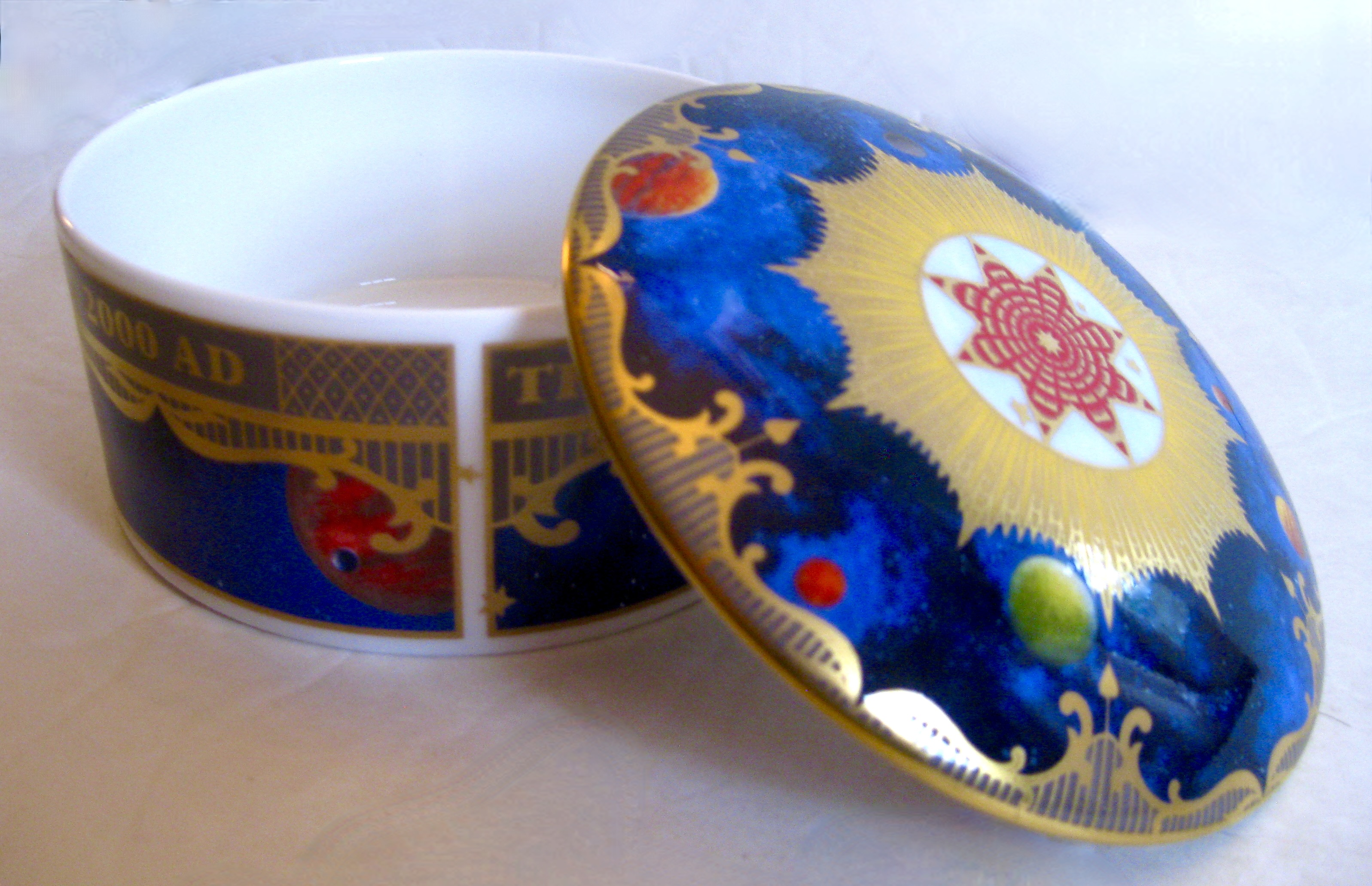 Royal Worcester English Millennium Box Royal Worcester English Millennium Box~P77687606