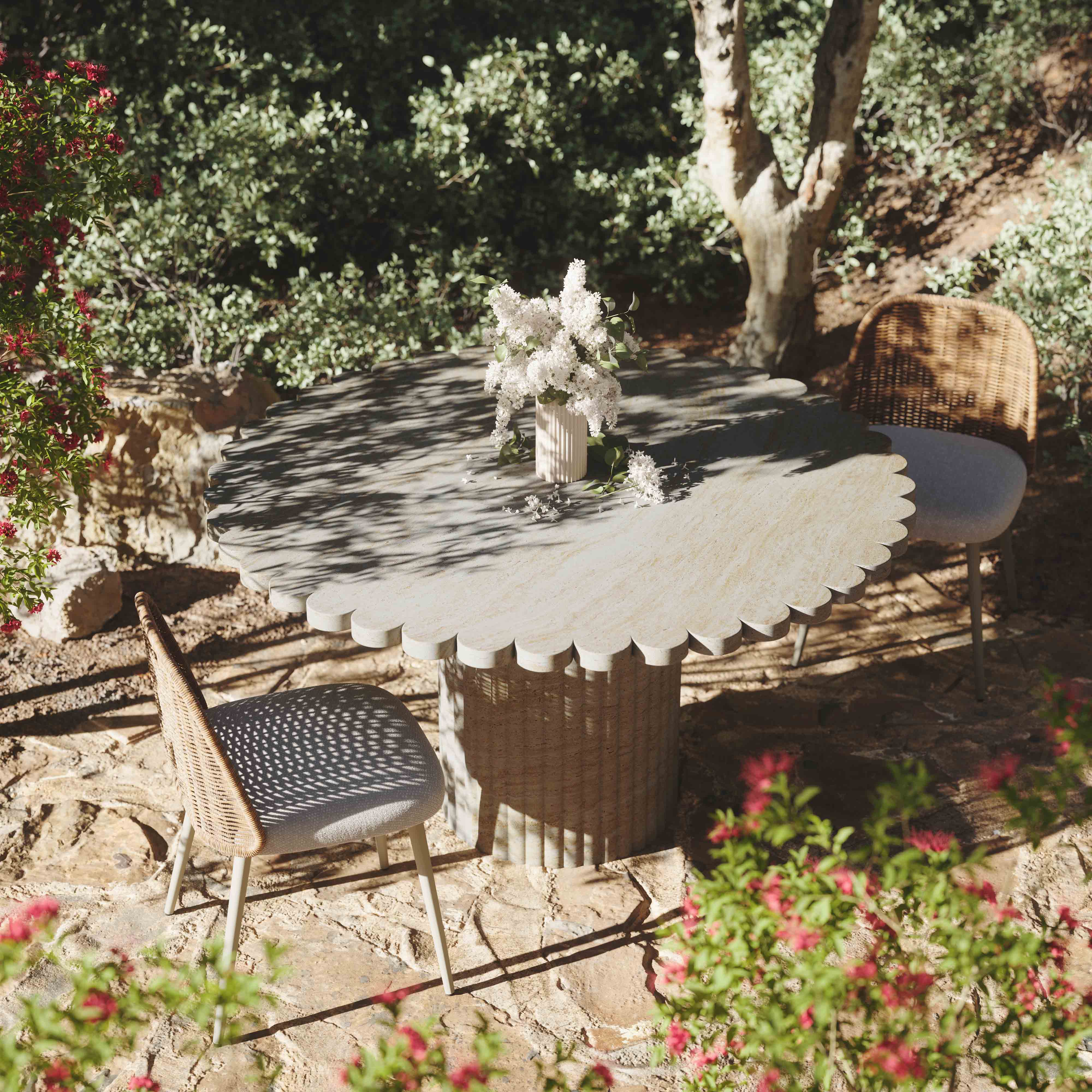 Maelis 54" Indoor/Outdoor Round Dining Table, Washed Travertine