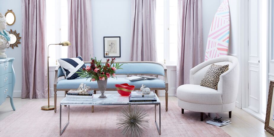 https://assets.onekingslane.com/m/6abc8c35e2222e63/Super_Theme_Large-62851-HL-French-Preppy-Living-Room-0209?wid=1000&op_sharpen=1