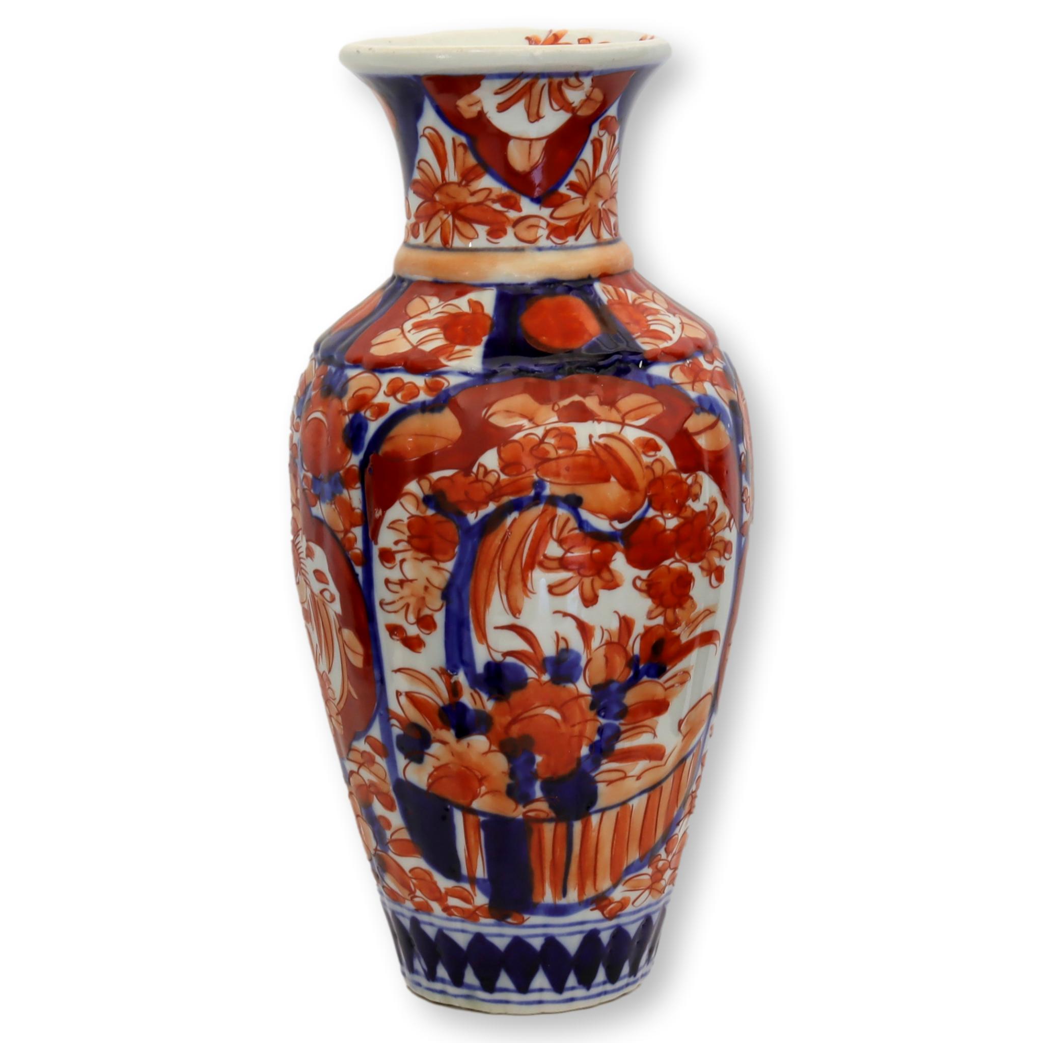 Japanese Imari Porcelain Urn / Vase~P77662670