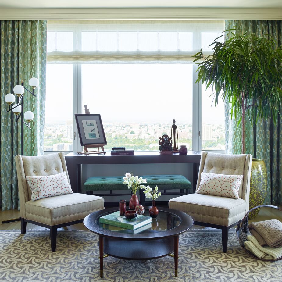 In this Manhattan apartment, Gideon Mendelson was tasked with satisfying the husband’s love of “modern with a global feel” as well as the wife’s preference for color and whimsy. “I incorporated elements of both styles, keeping the color palette fairly neutral to show off the beautiful river view while embracing both modern and vintage pieces for a sophisticated look that is personal to the couple,” he says. Photo by Eric Piasecki. 

