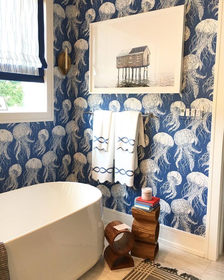 With its blue-and-white jellyfish wallpaper, this bathroom suggests that Sandra Asdourian Interiors is ahead of the aquatecture trend.
