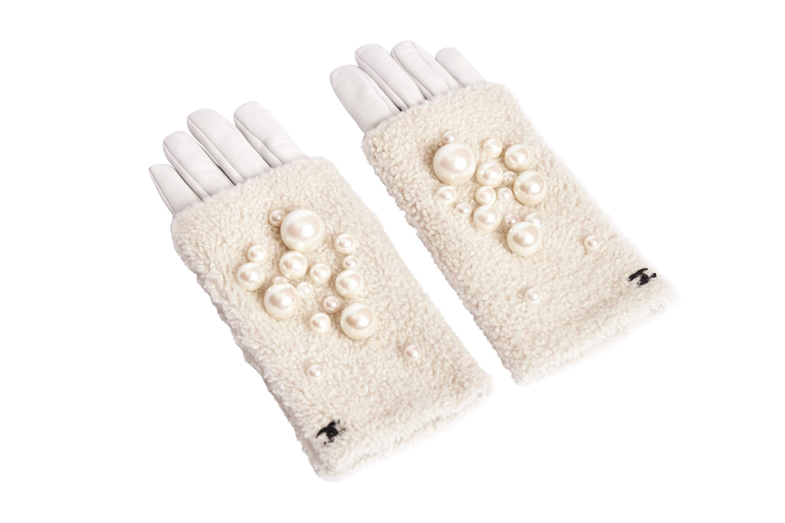 Chanel New Shearling Pearls Gloves~P77645168