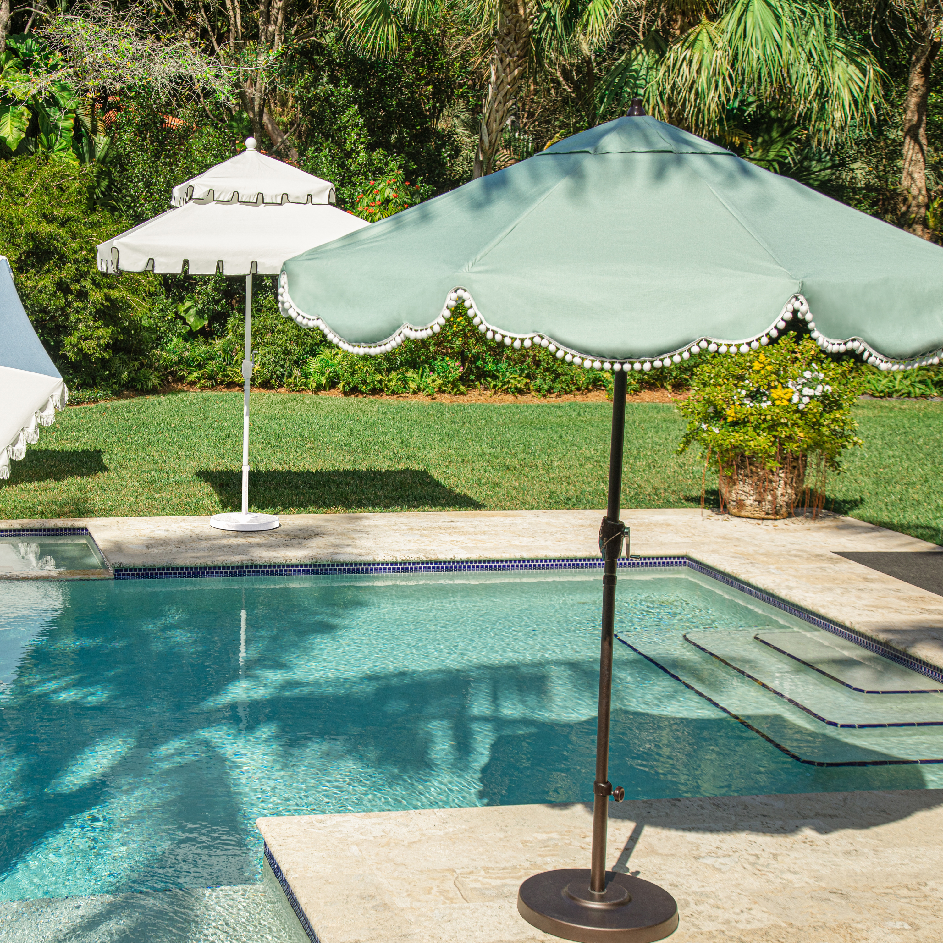 dani pom pom patio umbrella Jardinico Giant Sidepost Crank Lift JCP.401 this umbrella provides the shade and style you need DIY Umbrella Cover with Pom