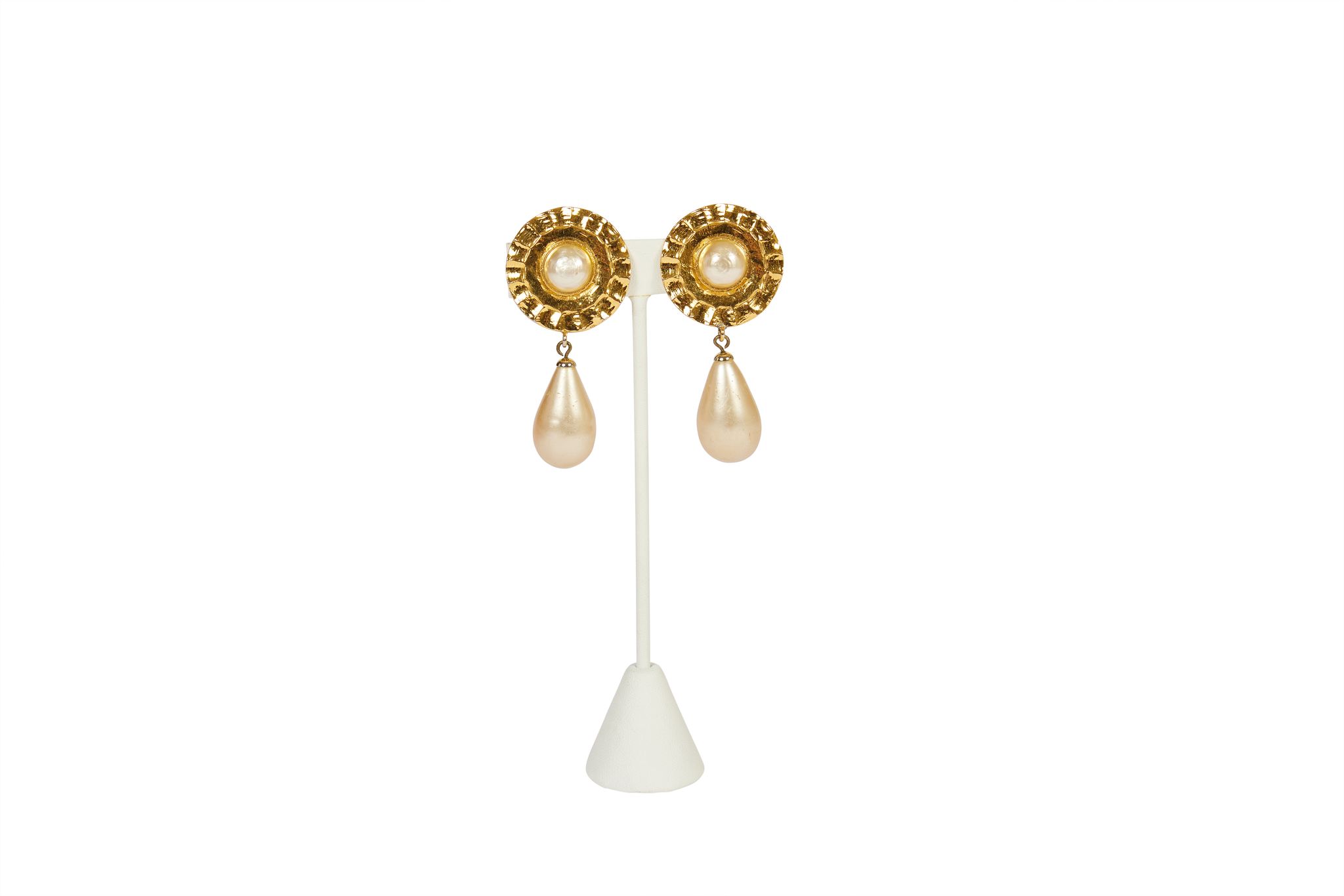 Chanel 70s Tudor Pearl Dangle Earrings~P77612781