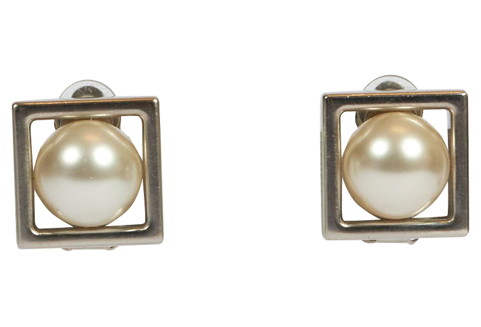 Chanel Silver & Pearl Square Earrings~P77576677