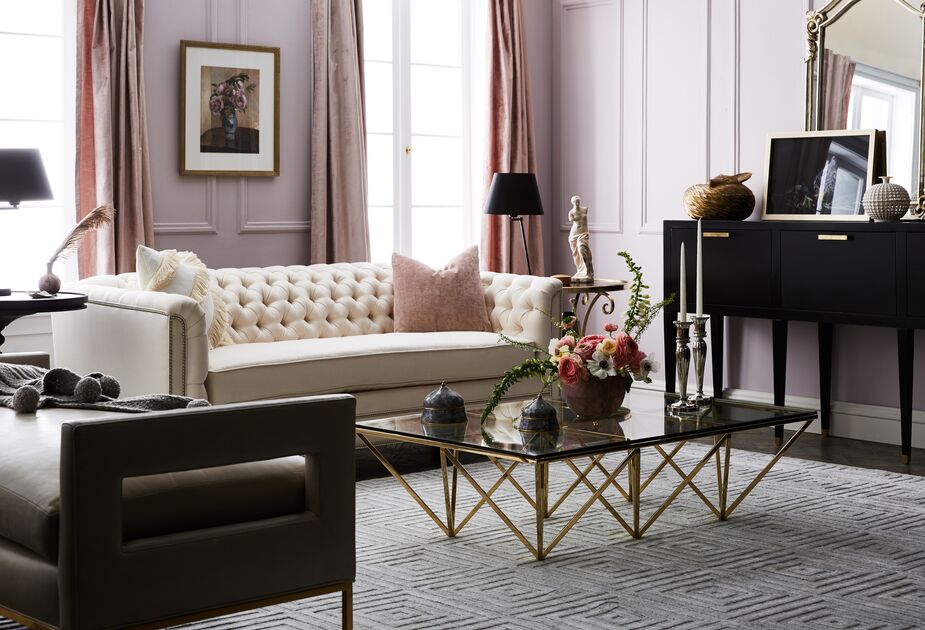 This living room is the ultimate mix of old and new: a traditional tuxedo sofa and a reproduction of the Venus de Milo fit right in with the geometric shapes of the modern cocktail table and bench. Find a similar sofa here.
