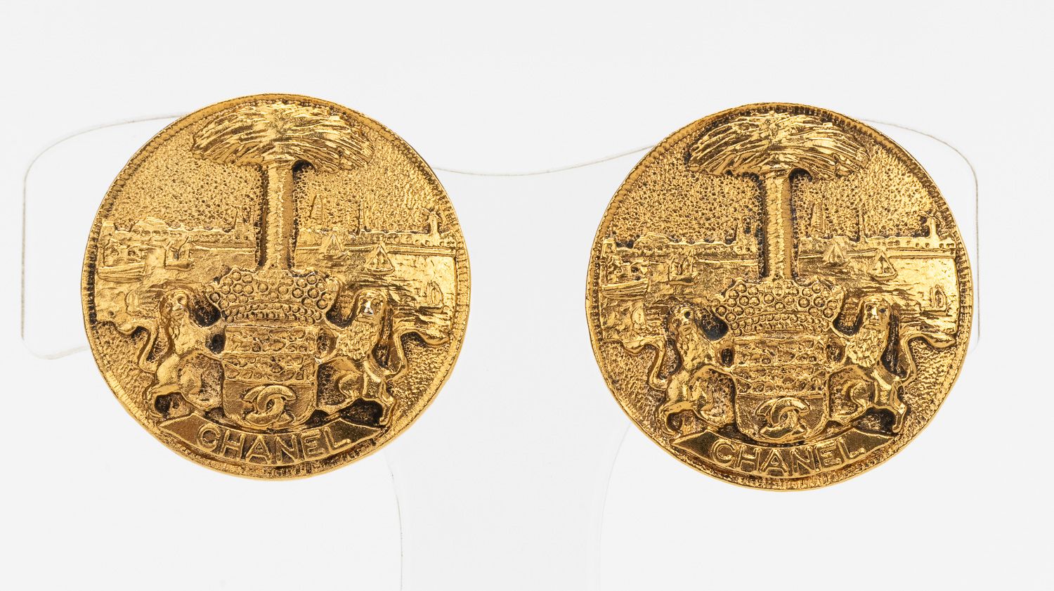 Chanel 80s Vintage Gold Clip Earrings~P77666609