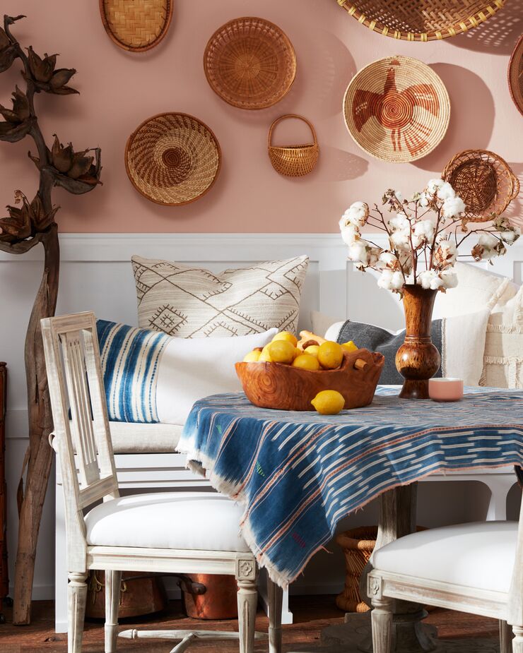 The blue woven tablecloth and pillow fabric provide just the right amount of contrast to this room’s predominant earth tones.
