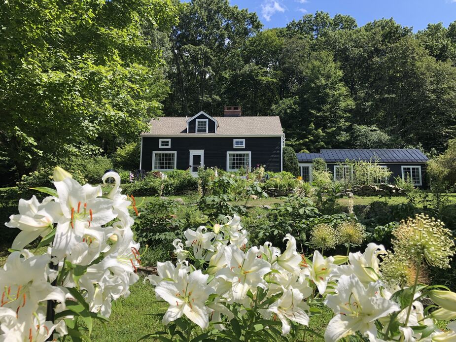 Inside John Robshaw’s Eclectic Connecticut Farmhouse